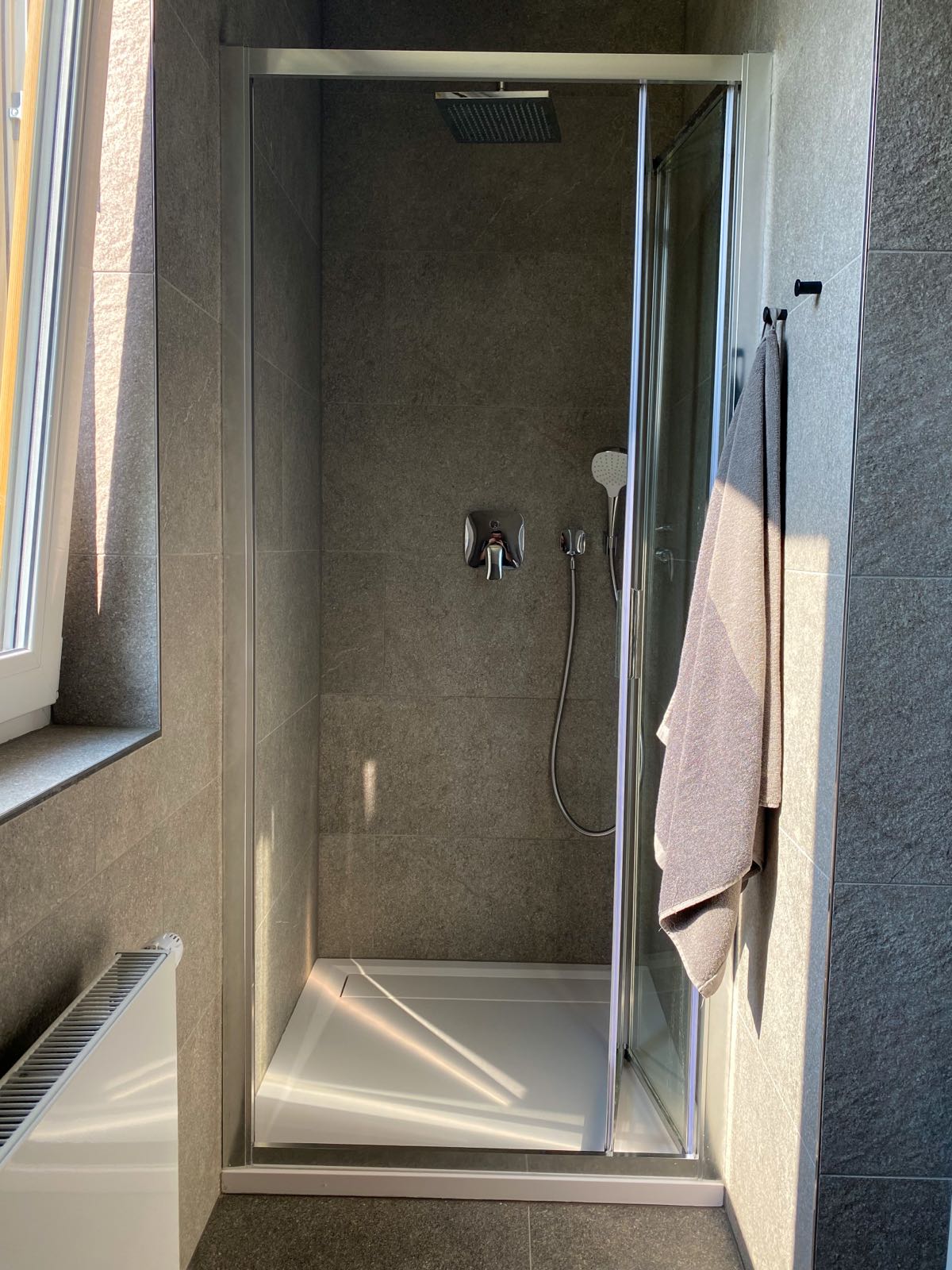 Sprchový kout v koupelně apartmánu LUEL